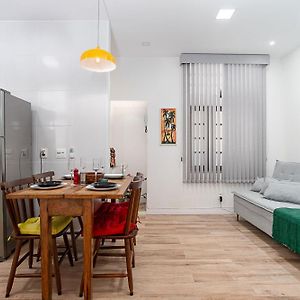 Apartamento Em Copacabana Com Varanda 2 Quartos